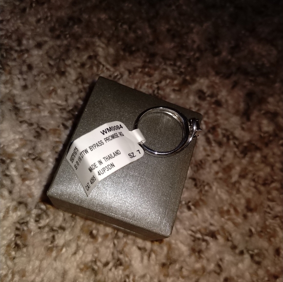 NWT!! SS 💍 Diamond Promise Ring! - Picture 3 of 9